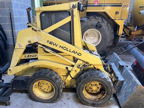 new holland 425 skid steer|new holland l425 specifications.